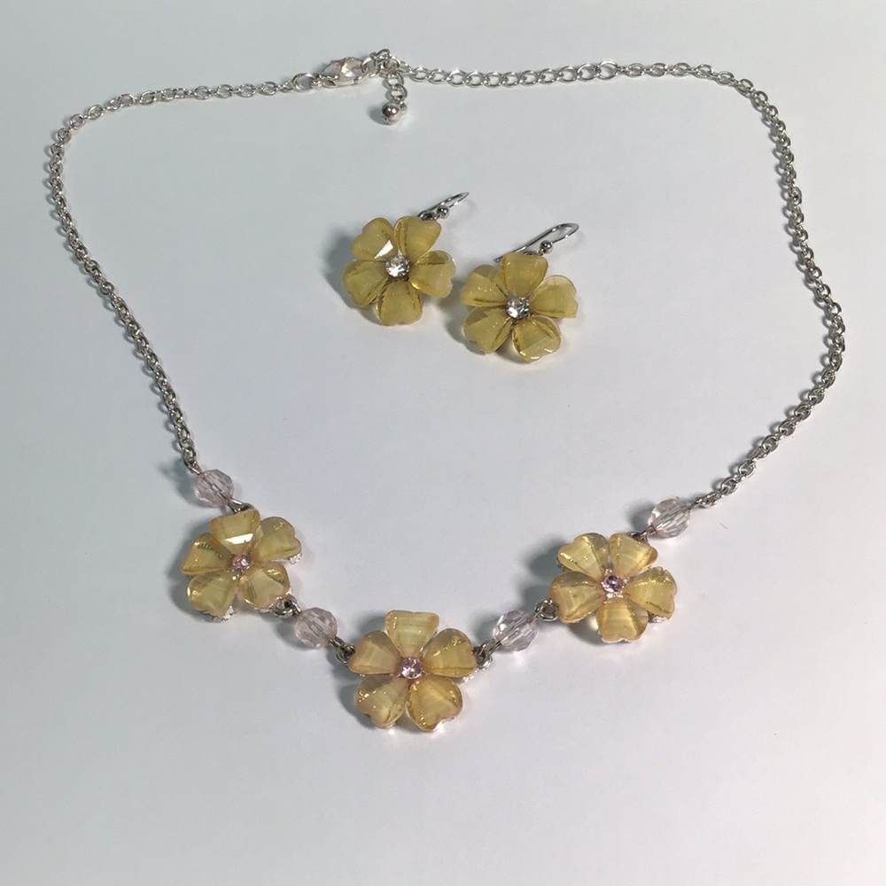 SALE 🔥Flower necklace & earrings set Cute sparkly glittery yellow flowers